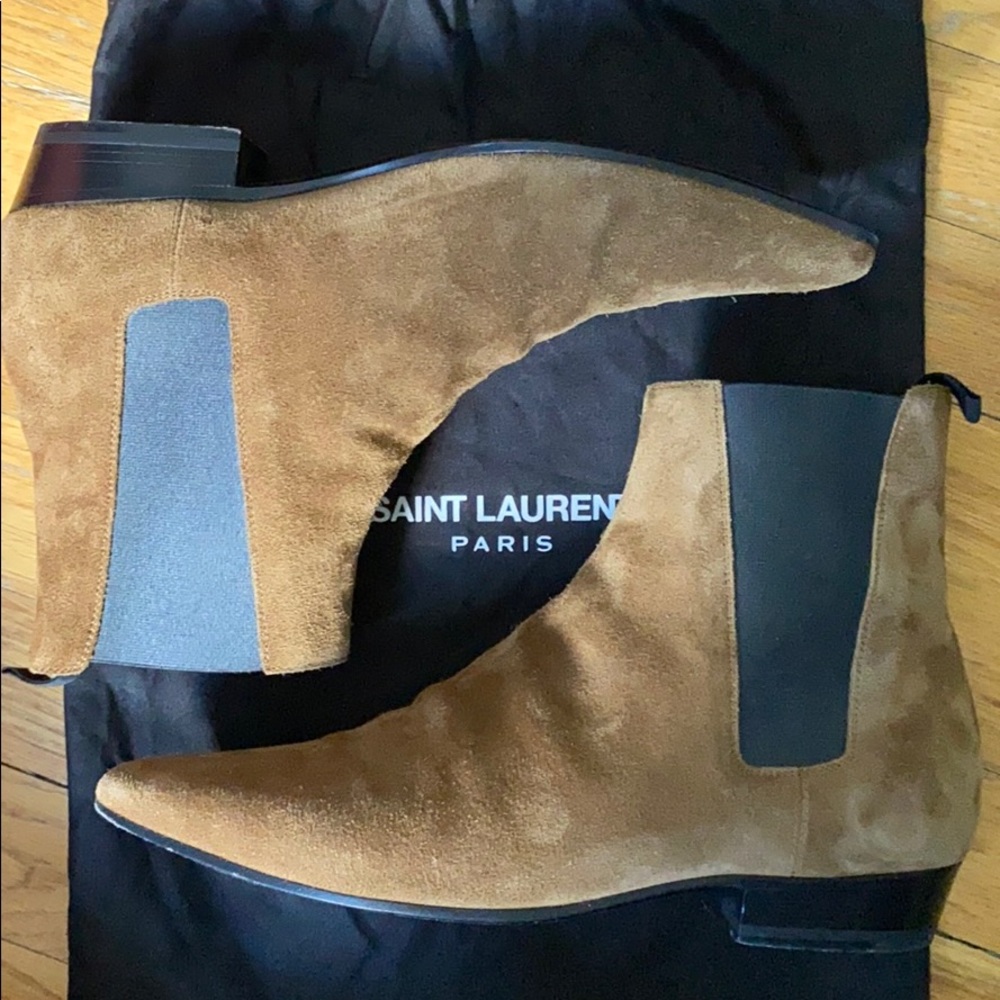 Men’s Saint Laurent Beige Suede Devon Chelsea Boot